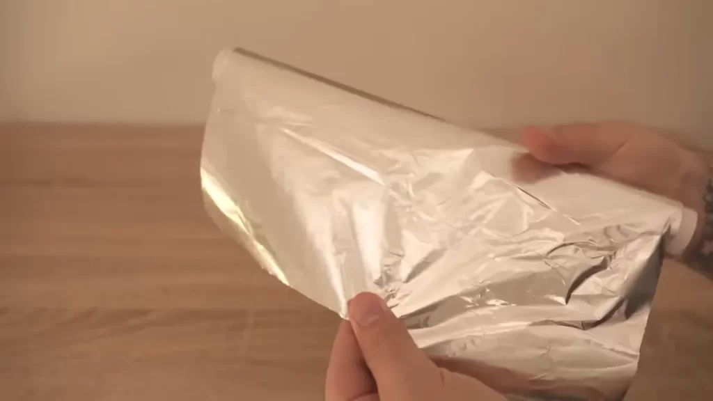 How Birds Perceive Aluminum Foil